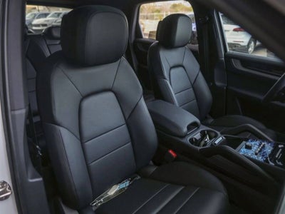 2025 Porsche Cayenne AWD