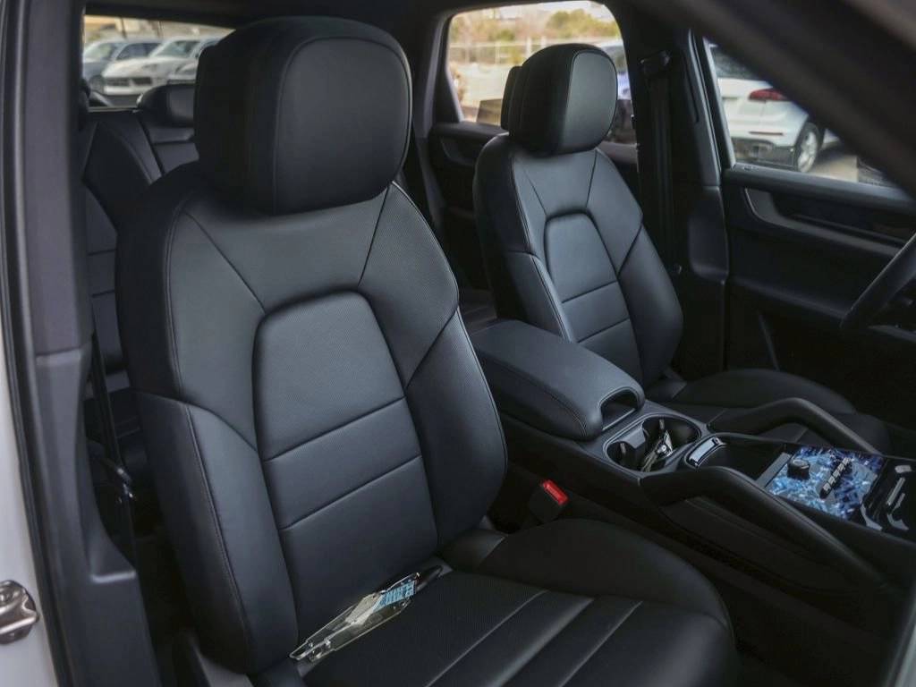 2025 Porsche Cayenne AWD