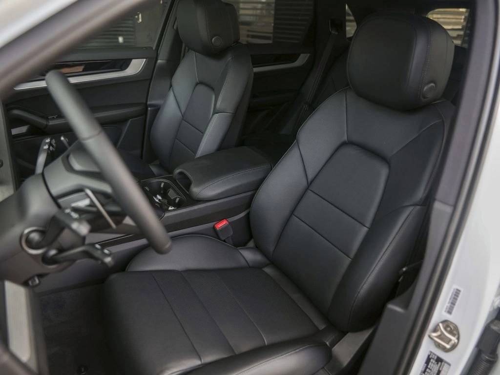 2025 Porsche Cayenne AWD