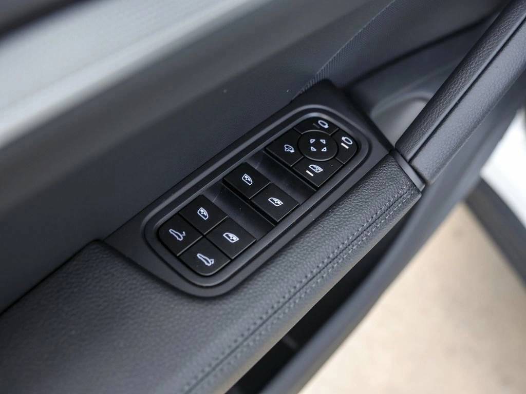 2025 Porsche Cayenne AWD