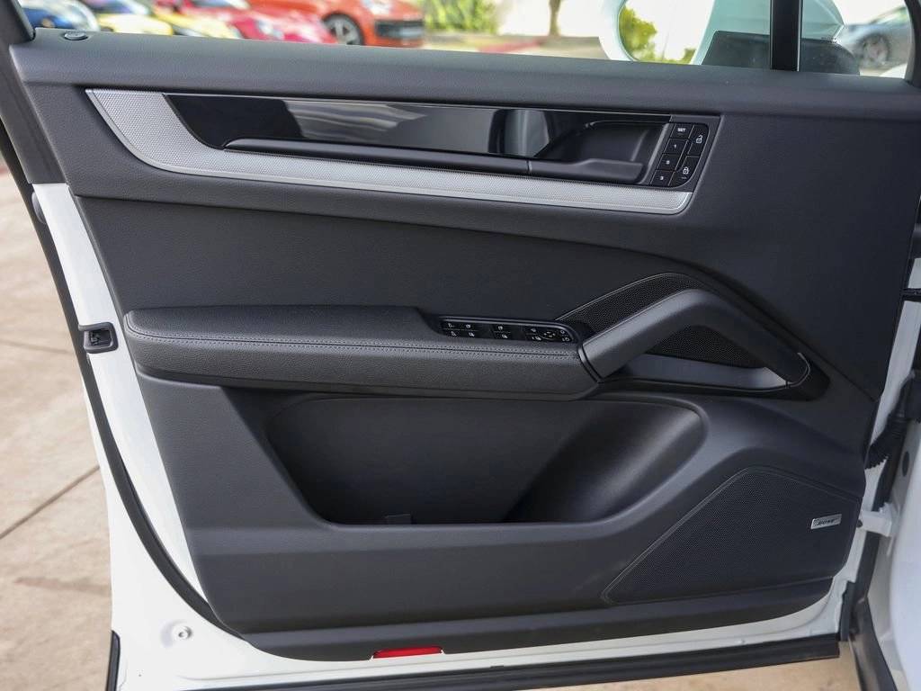 2025 Porsche Cayenne AWD