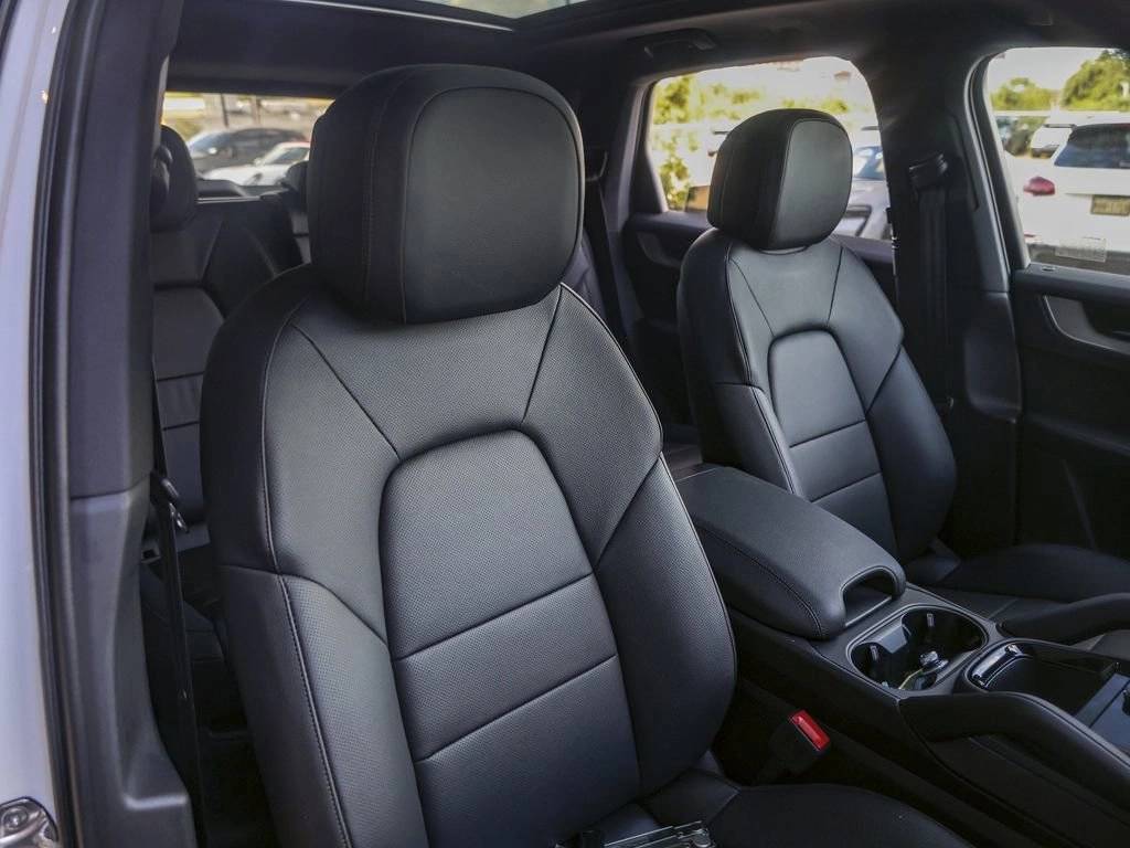 2025 Porsche Cayenne AWD