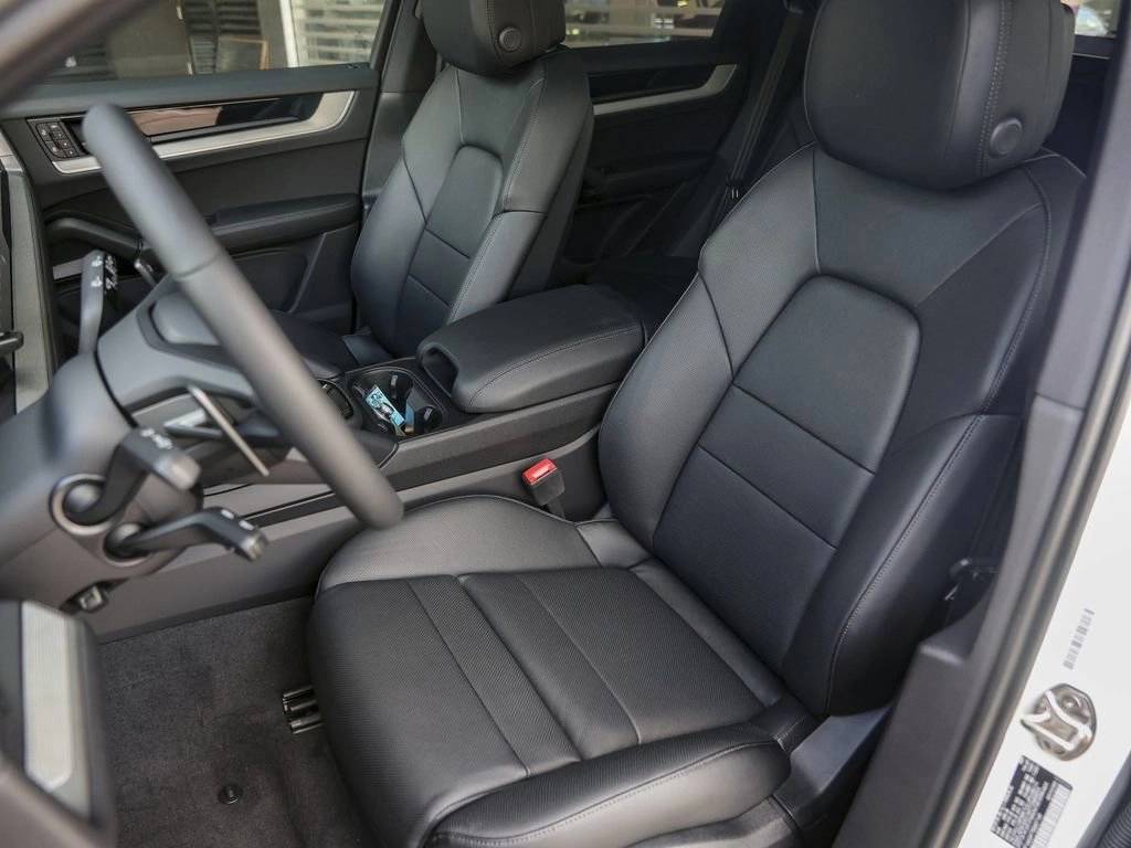 2025 Porsche Cayenne AWD