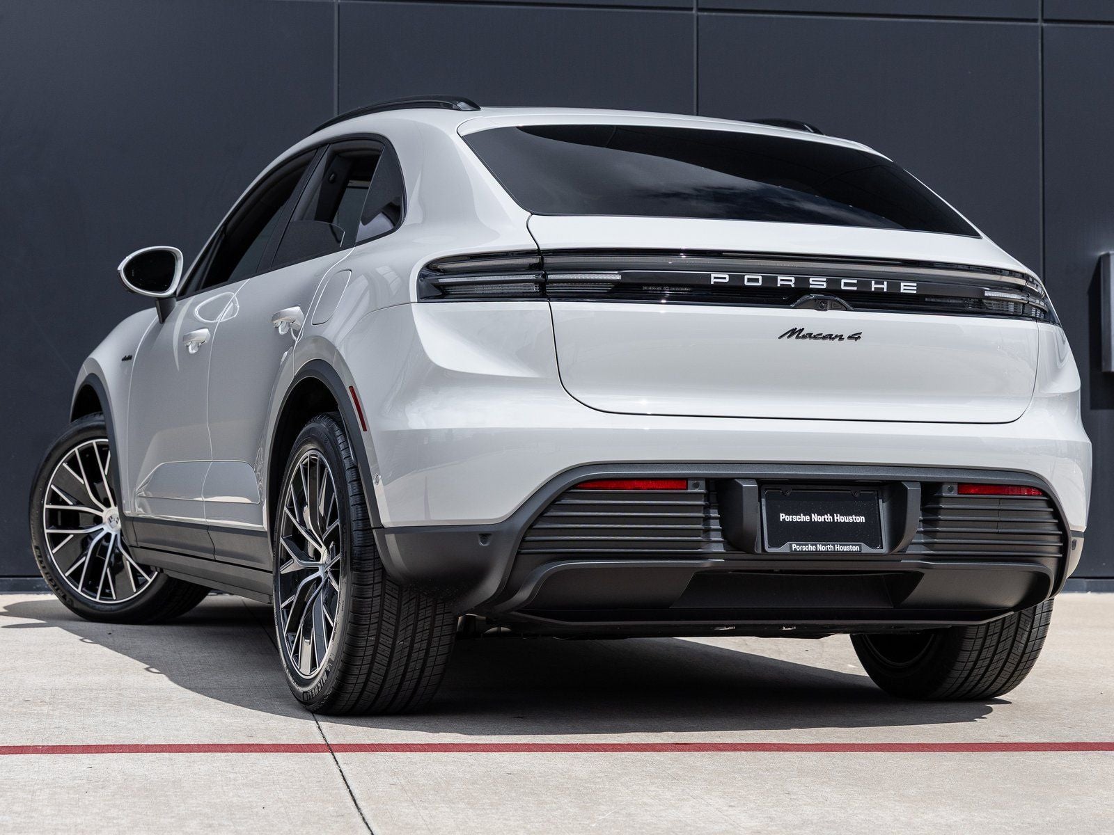 2026 Porsche Macan 4 Electric