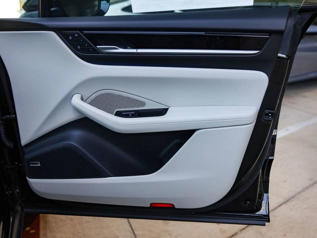 2025 Porsche Macan 4 Electric