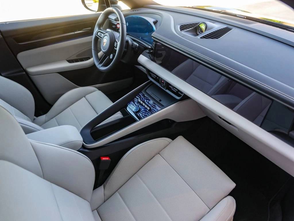 2025 Porsche Macan 4 Electric