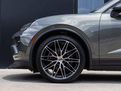 2025 Porsche Macan 4 Electric