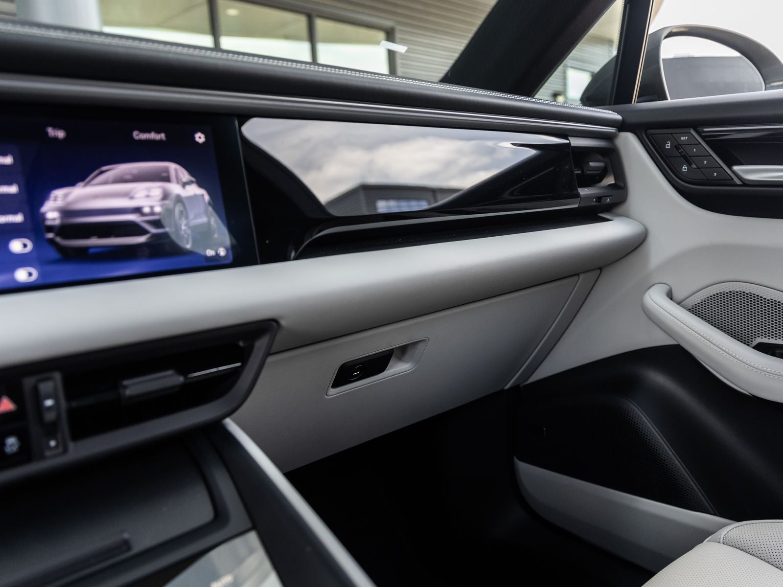2025 Porsche Macan 4 Electric