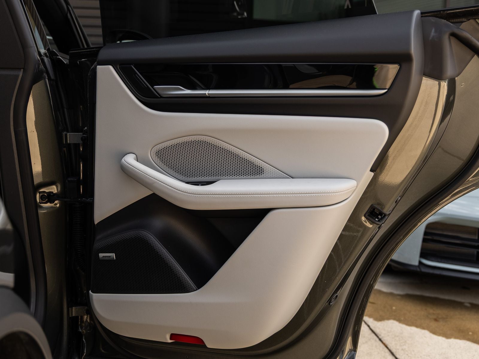 2025 Porsche Macan 4 Electric