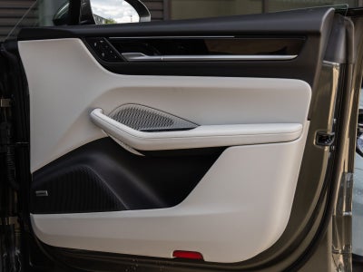 2025 Porsche Macan 4 Electric