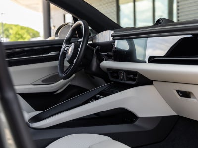 2025 Porsche Macan 4 Electric