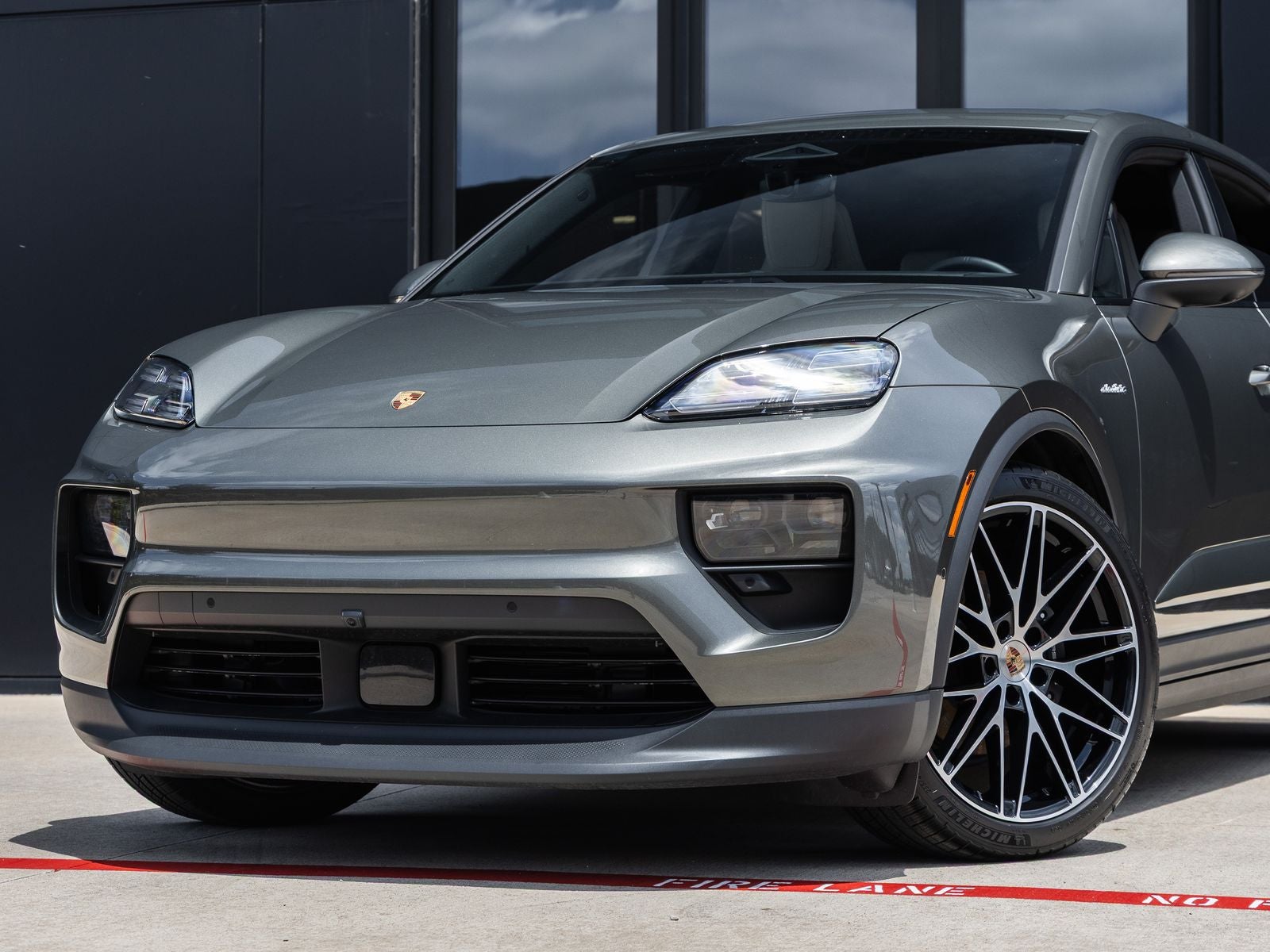 2025 Porsche Macan 4 Electric