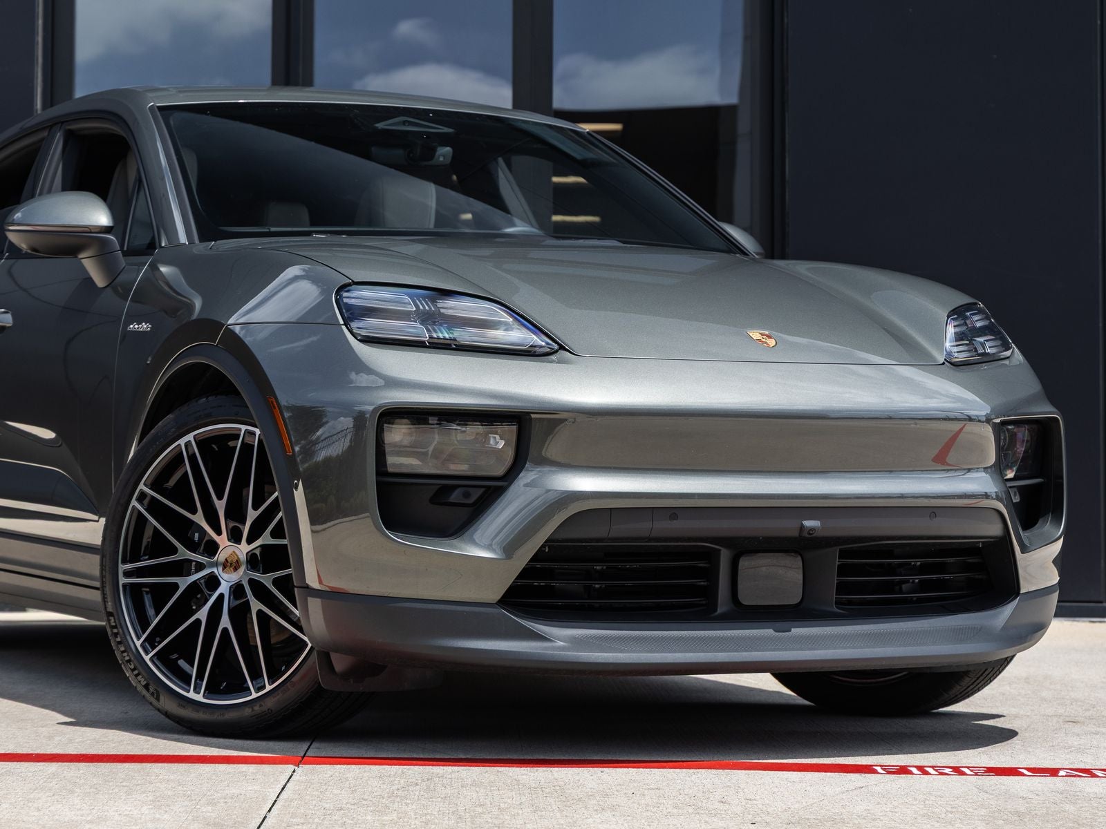 2025 Porsche Macan 4 Electric