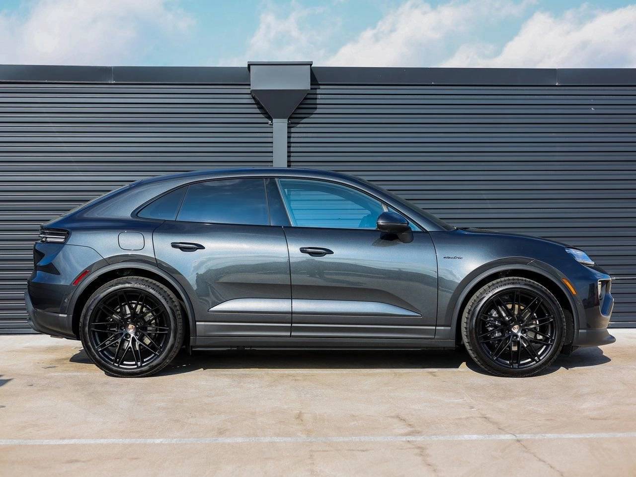 2025 Porsche Macan 4 Electric