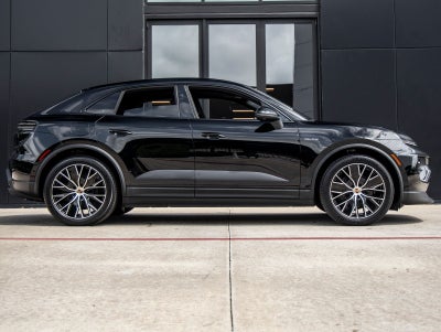 2025 Porsche Macan 4 Electric