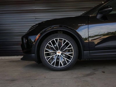 2025 Porsche Macan 4 Electric