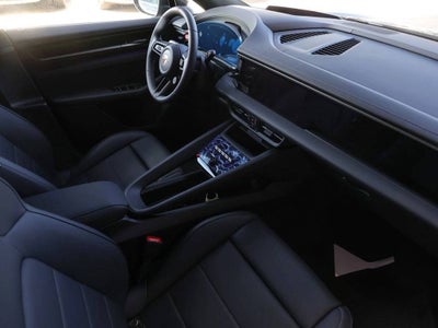 2025 Porsche Macan 4 Electric