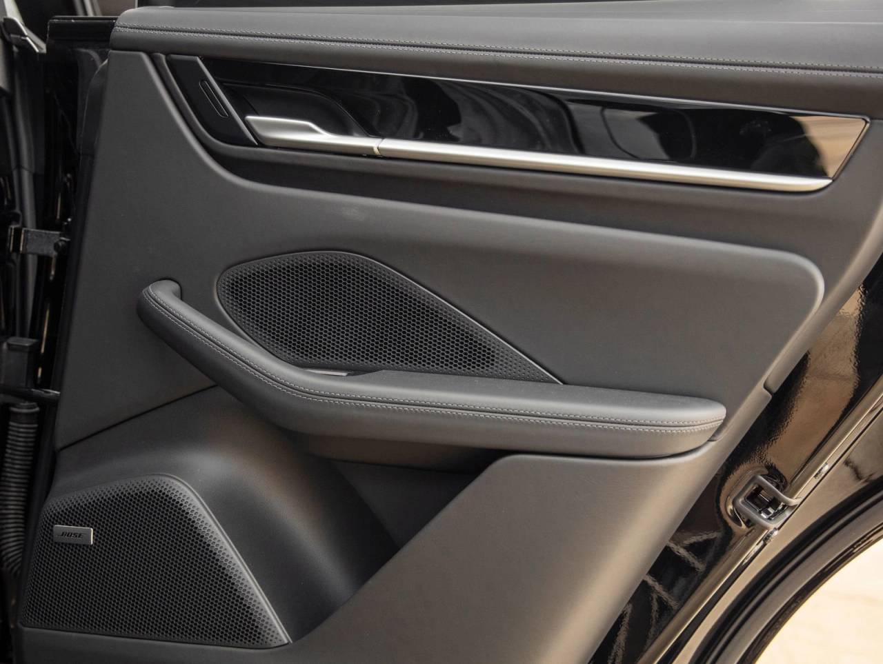 2025 Porsche Macan 4 Electric