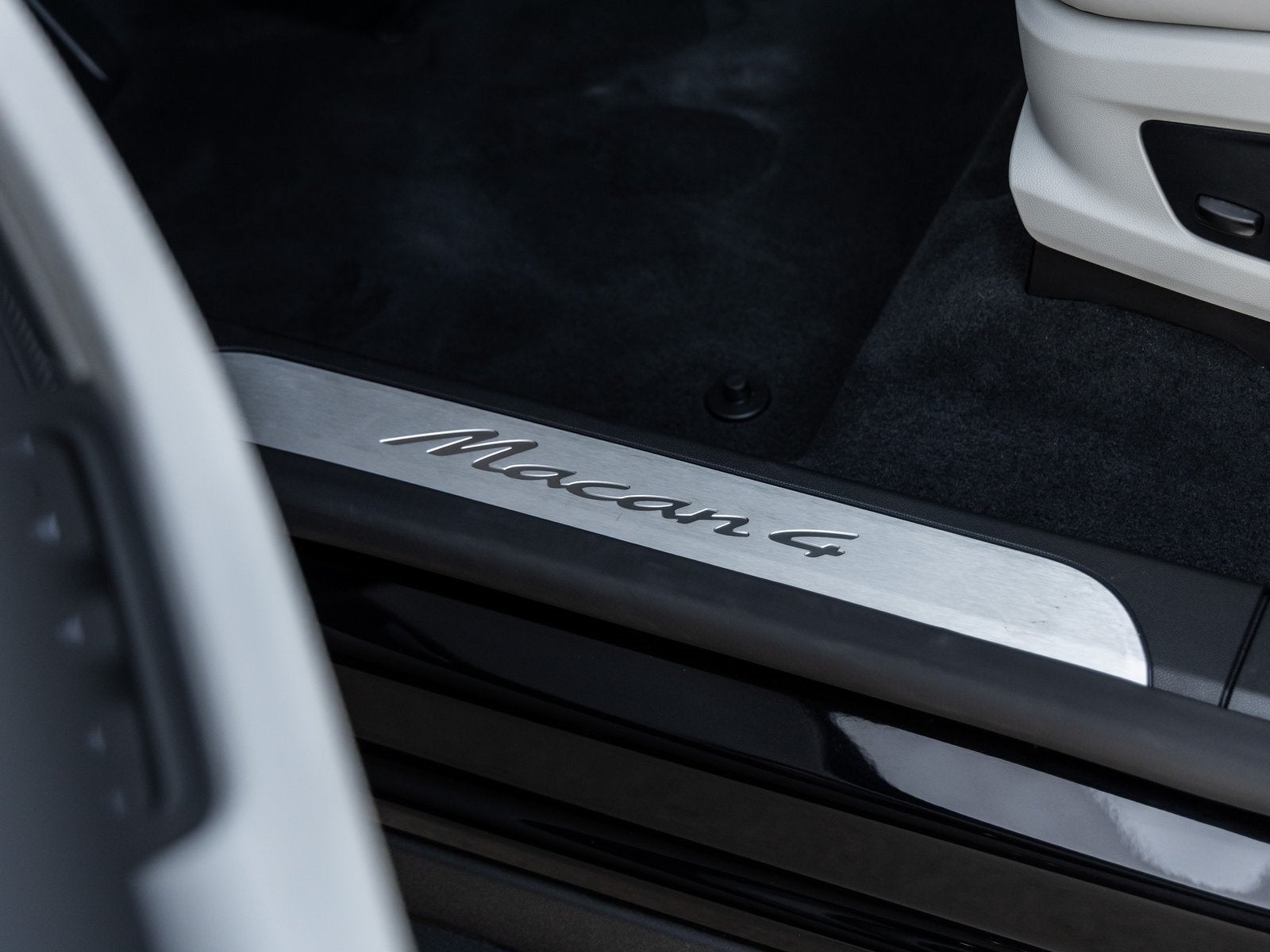 2025 Porsche Macan Electric Macan 4 Electric