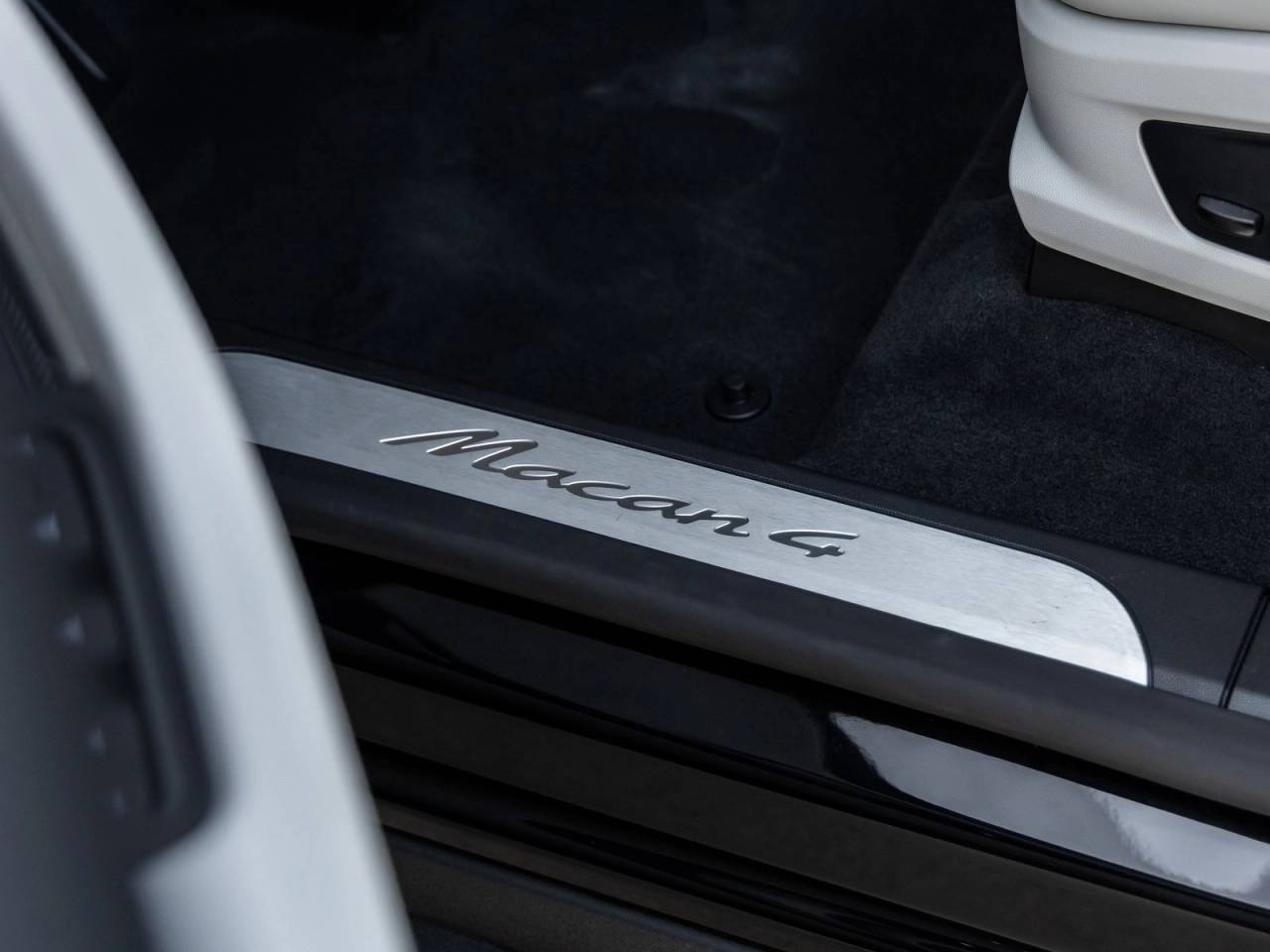 2025 Porsche Macan Electric Macan 4 Electric