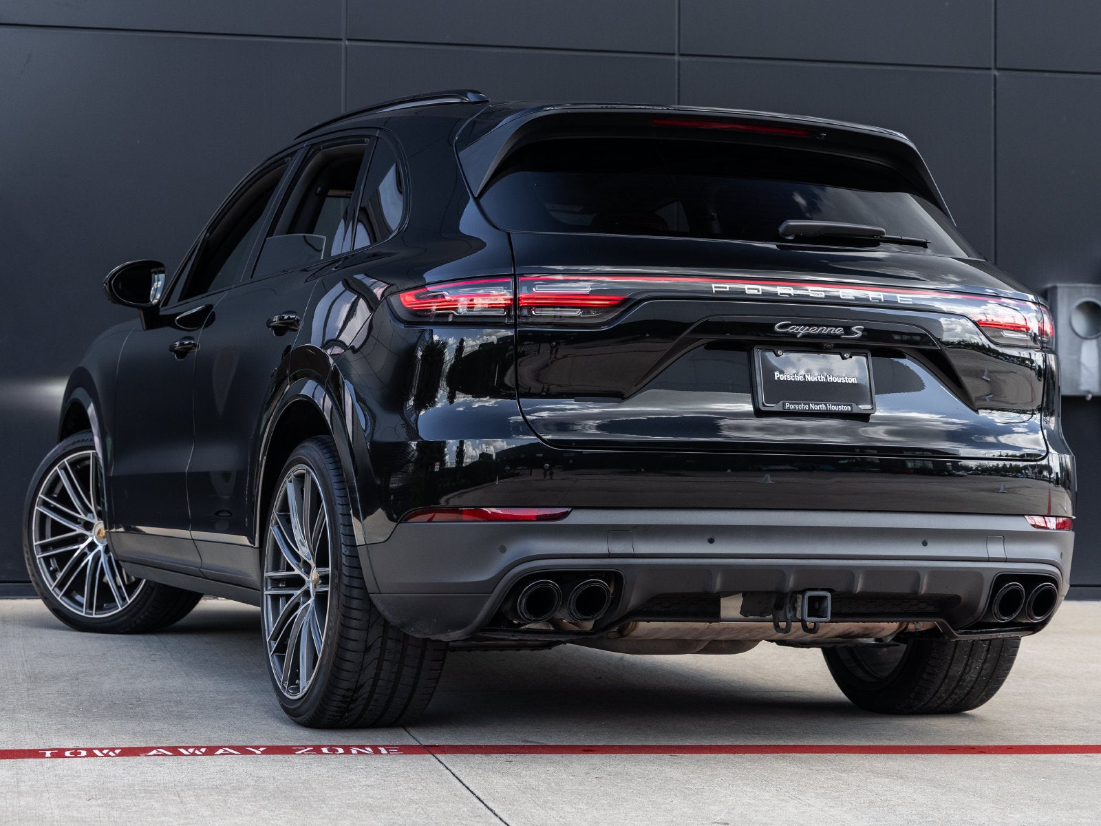 2023 Porsche Cayenne Cayenne S Platinum Edition