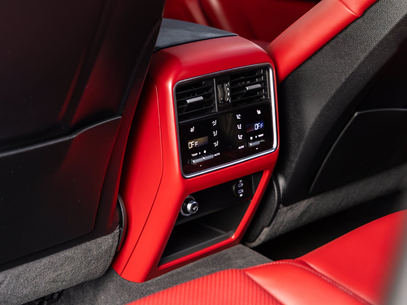 2023 Porsche Cayenne Cayenne S Platinum Edition