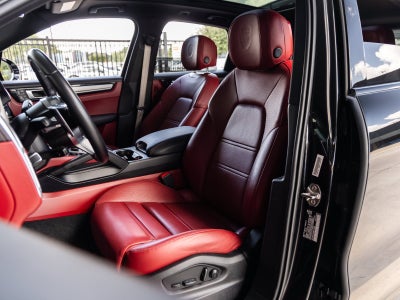 2023 Porsche Cayenne Cayenne S Platinum Edition
