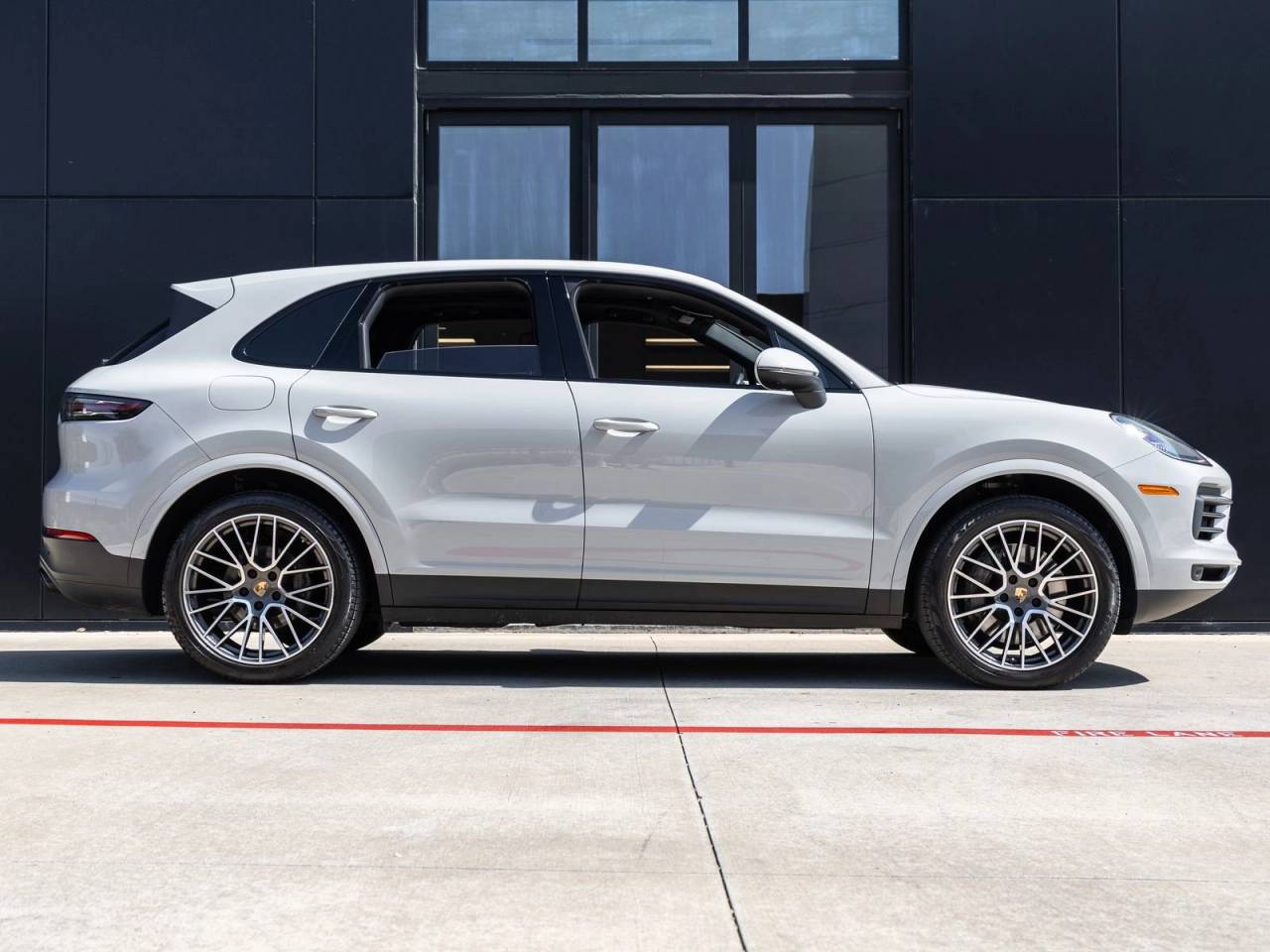 2023 Porsche Cayenne S Platinum Edition