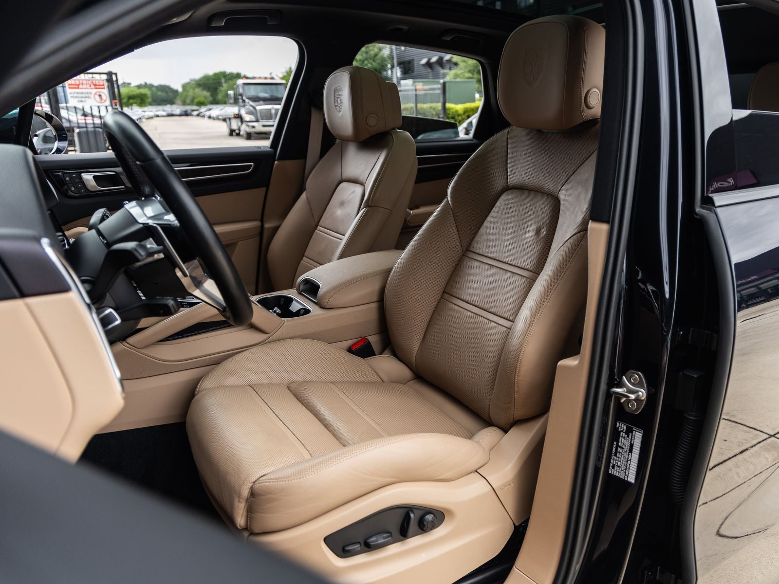 2023 Porsche Cayenne S Platinum Edition