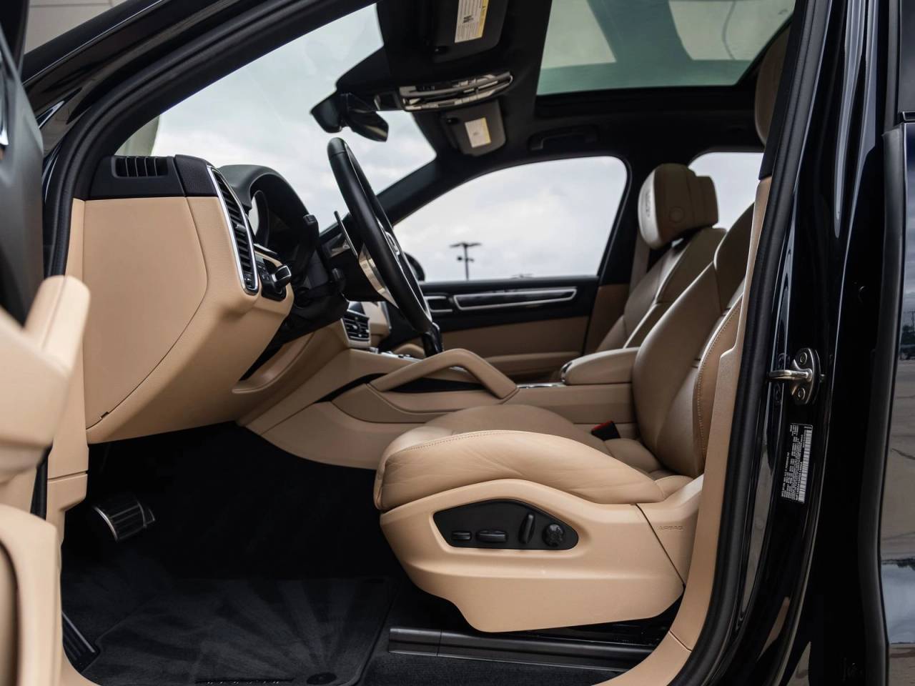 2023 Porsche Cayenne S Platinum Edition