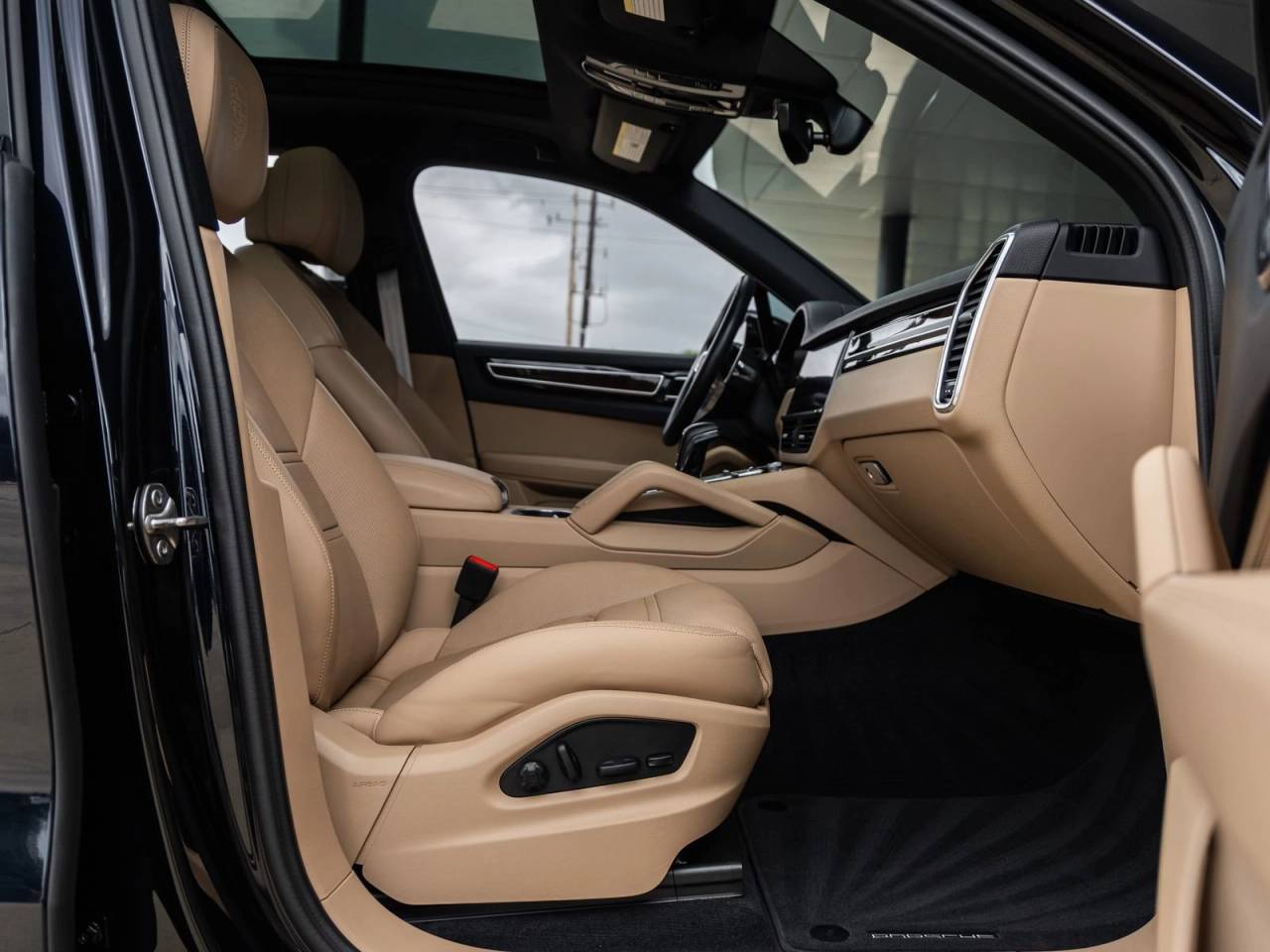 2023 Porsche Cayenne S Platinum Edition