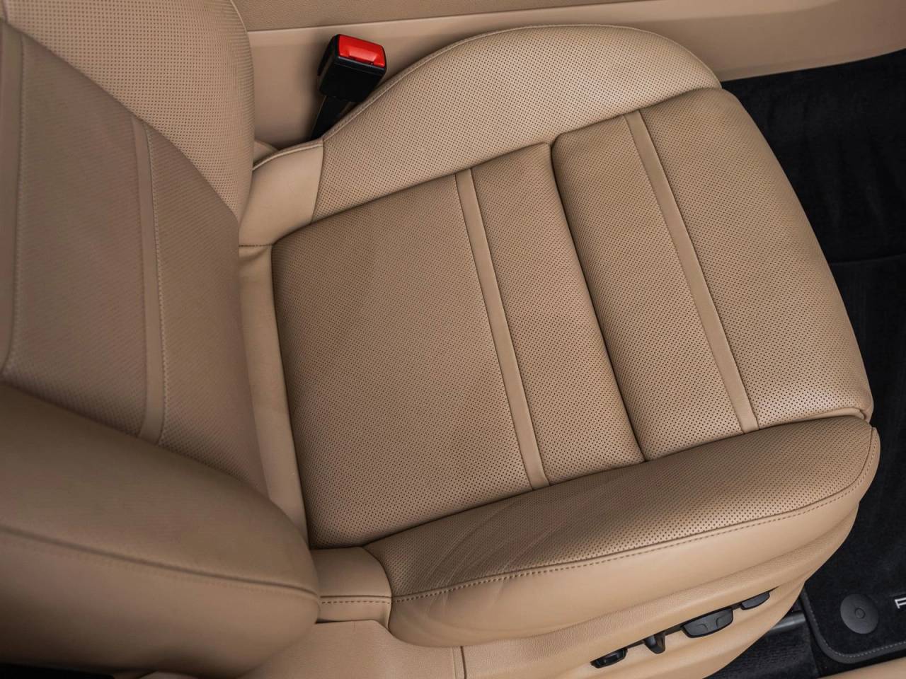 2023 Porsche Cayenne S Platinum Edition