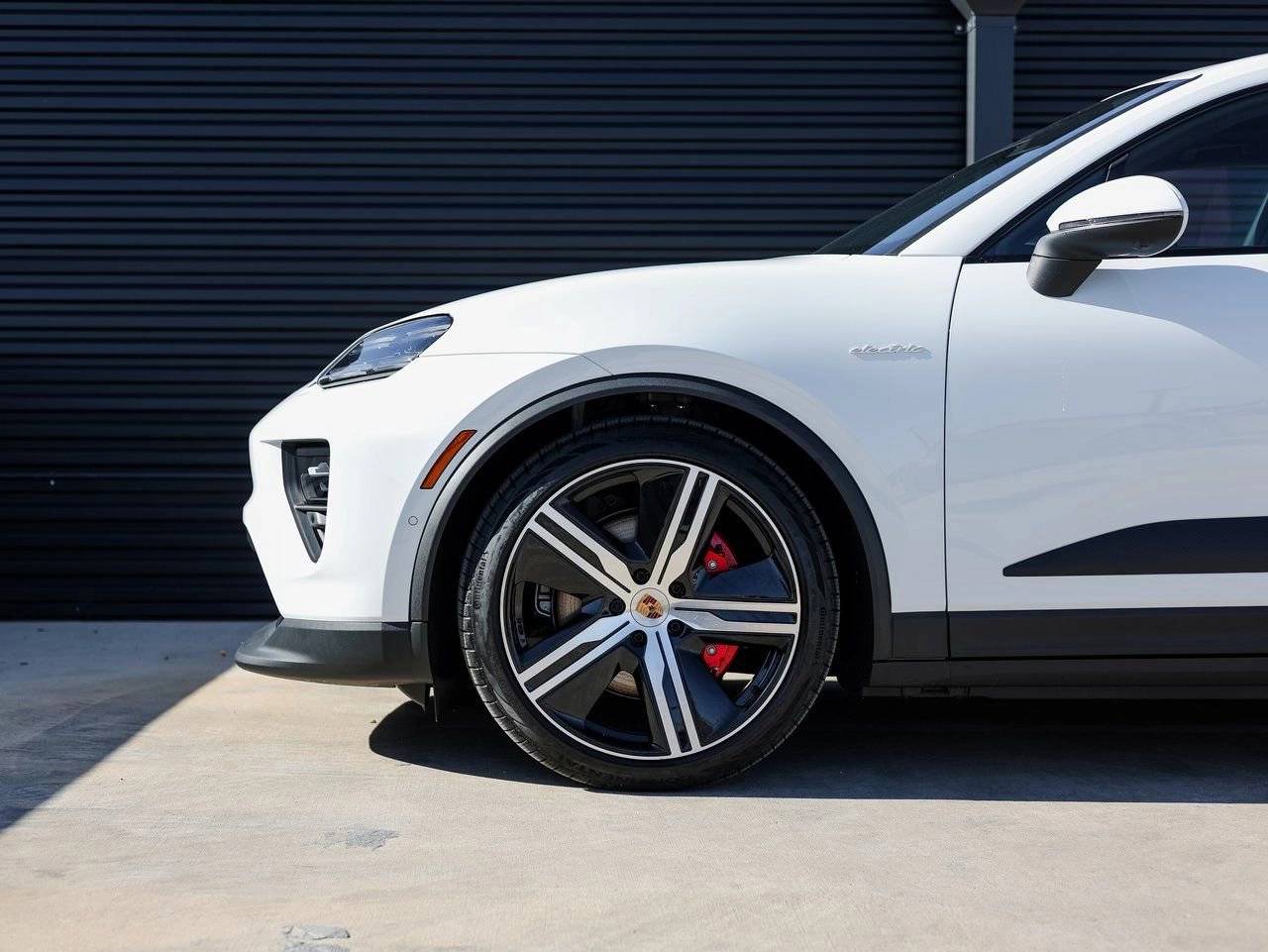 2025 Porsche Macan 4S Electric