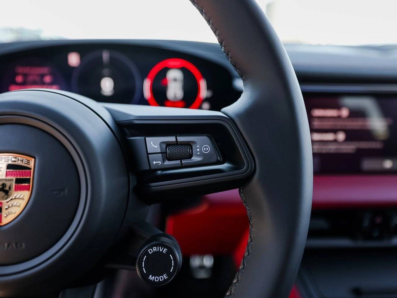 2025 Porsche Macan 4S Electric