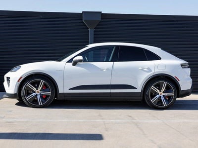 2025 Porsche Macan 4S Electric