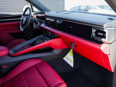 2025 Porsche Macan 4S Electric