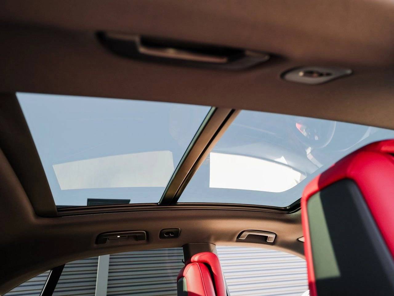 2025 Porsche Macan 4S Electric