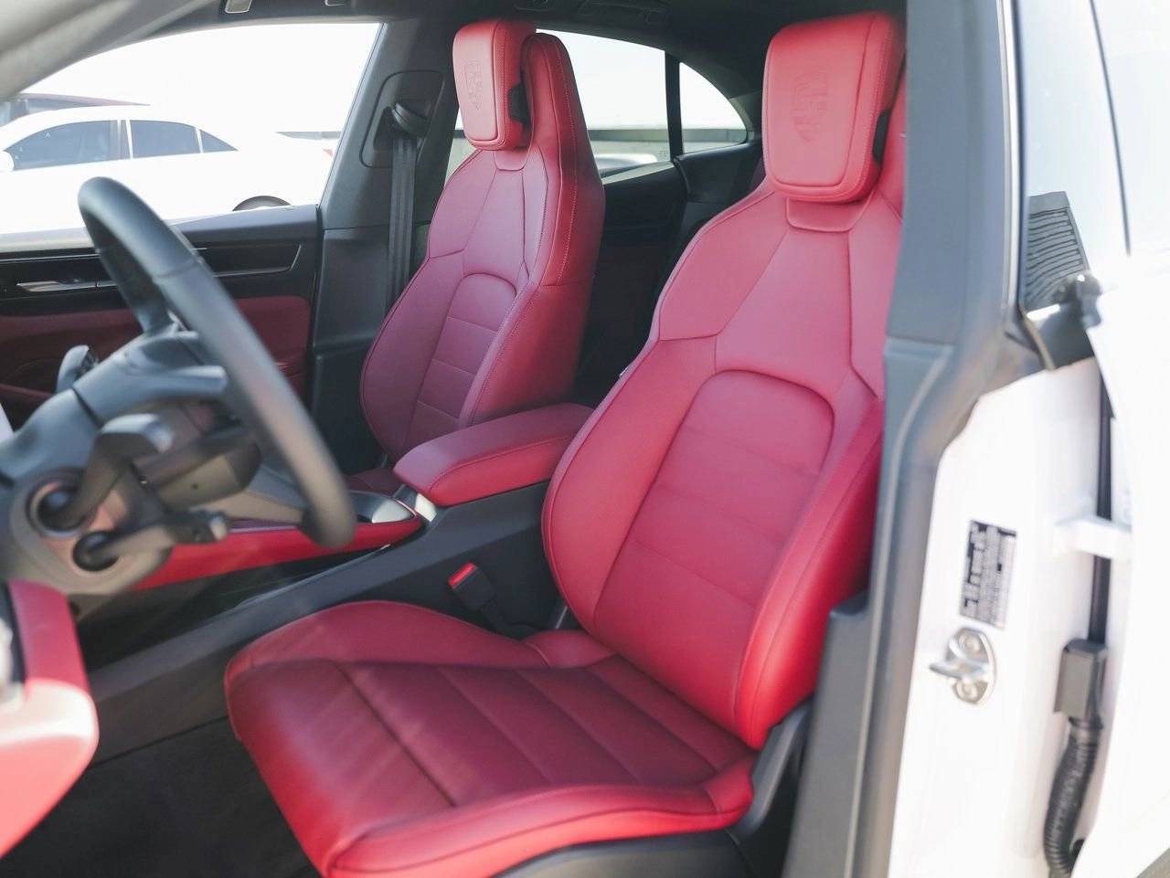 2025 Porsche Macan 4S Electric