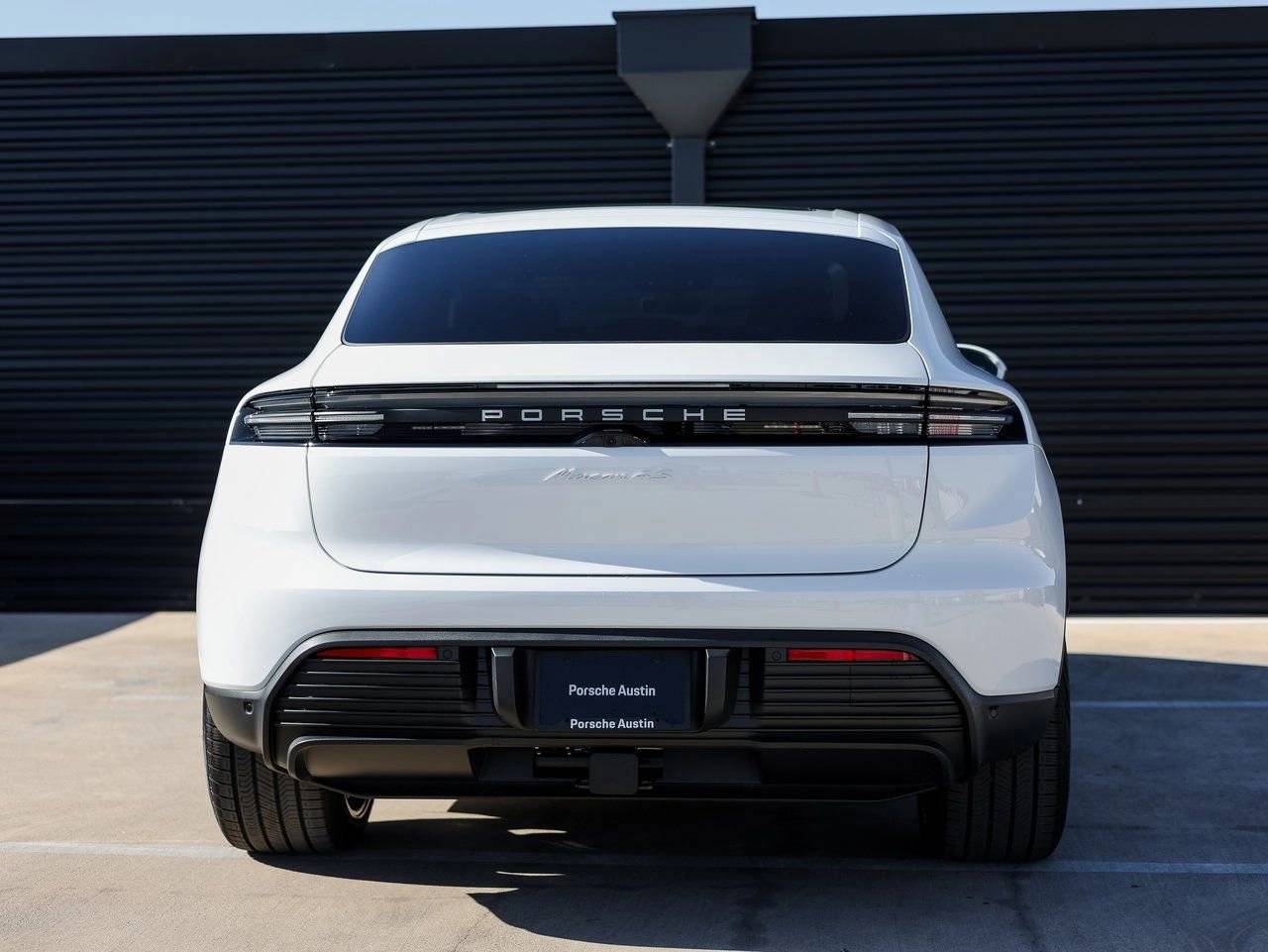 2025 Porsche Macan 4S Electric