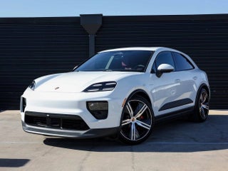 2025 Porsche Macan 4S Electric