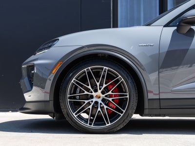 2025 Porsche Macan 4S Electric