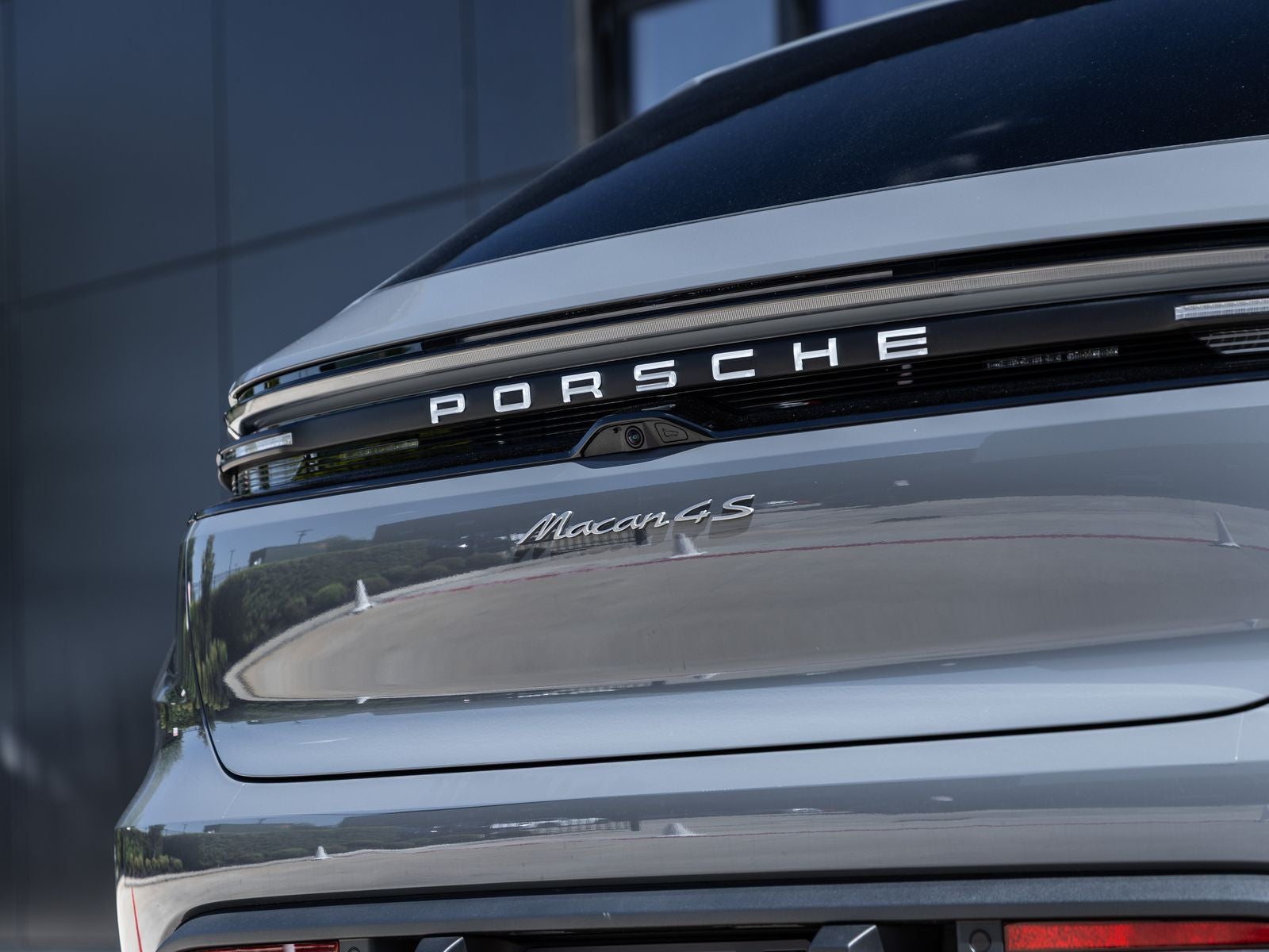 2025 Porsche Macan 4S Electric