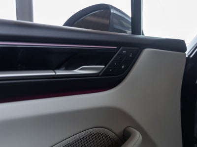 2025 Porsche Macan 4S Electric