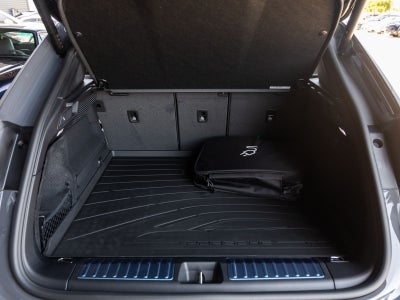 2025 Porsche Macan 4S Electric