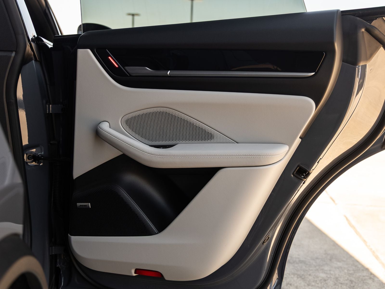 2025 Porsche Macan 4S Electric