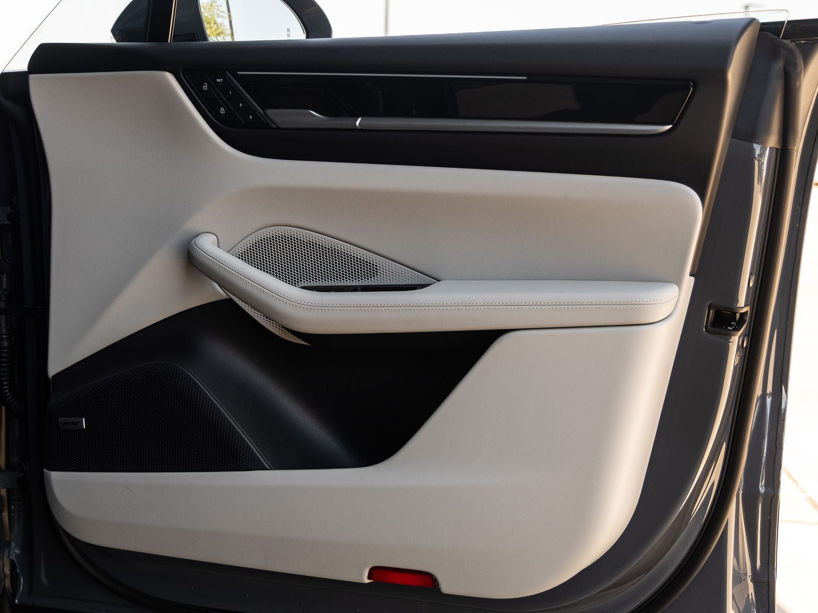 2025 Porsche Macan 4S Electric
