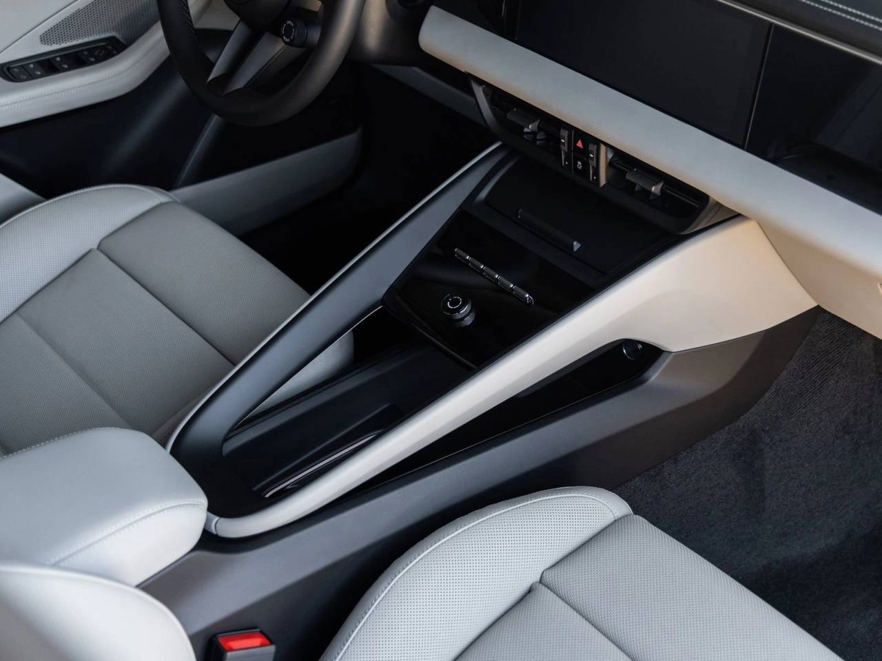 2025 Porsche Macan 4S Electric