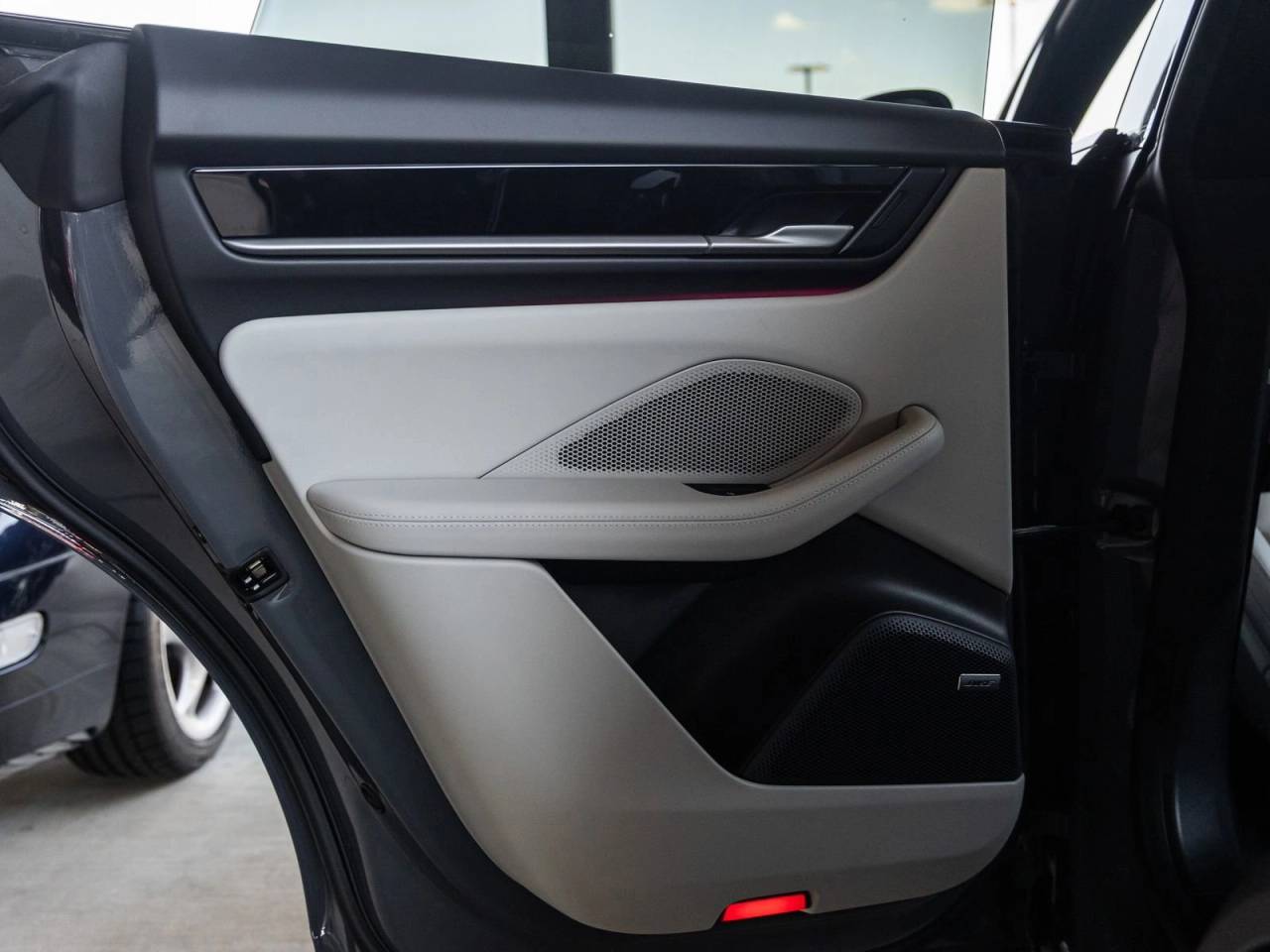 2025 Porsche Macan 4S Electric
