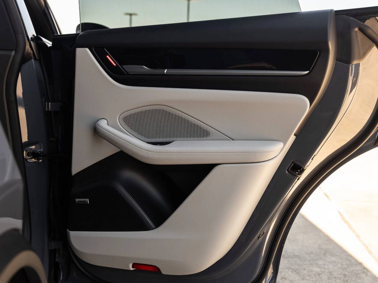 2025 Porsche Macan 4S Electric