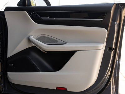 2025 Porsche Macan 4S Electric